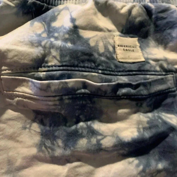 American Eagle Men’s Everyday Shorts Size Medium With Pocketss and With A Tie - Picture 12 of 12